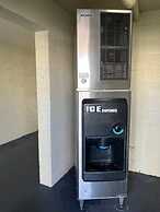 Newly Room in Cozy Hotel With Super Location Parks