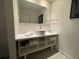 Newly Room in Cozy Hotel With Super Location Parks