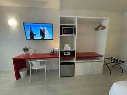 Newly Room in Cozy Hotel With Super Location Parks