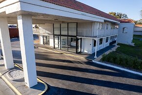 Impeccably Clean and Cozy Hotel Room