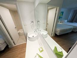 Impeccably Clean and Cozy Hotel Room