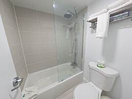 Impeccably Clean and Cozy Hotel Room