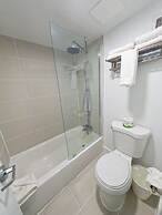 Impeccably Clean and Cozy Hotel Room