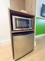 Impeccably Clean and Cozy Hotel Room