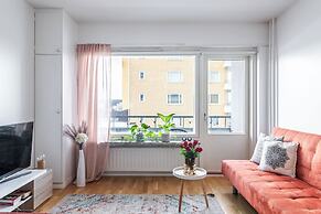 Central Studio Apartment with Balcony