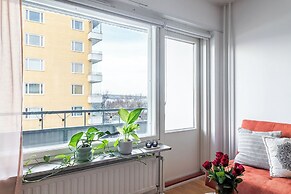 Central Studio Apartment with Balcony