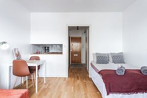 Central Studio Apartment with Balcony
