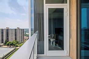 Modern Rainey St Oasis with Pool & Views