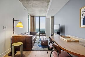 Modern Rainey St Oasis with Pool & Views