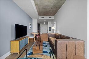 Modern Rainey St Oasis with Pool & Views