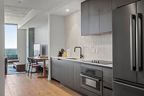 Modern Rainey St Oasis with Pool & Views