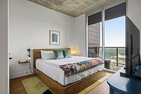 Modern Rainey St Oasis with Pool & Views