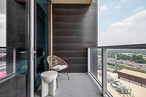 Modern Rainey St Oasis with Pool & Views