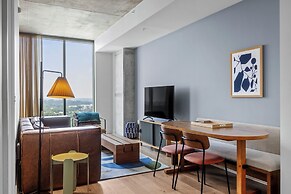 Modern Rainey St Oasis with Pool & Views