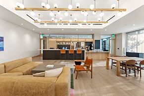 Modern Rainey St Oasis with Pool & Views