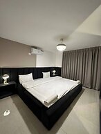 Stylish Luxe Apartment Fr 0005