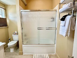 Peach Street Inn by WanderLodges