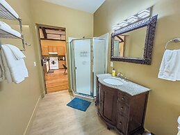 Peach Street Inn by WanderLodges