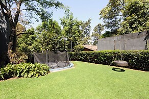 Casa Retiro With Pool and Garden