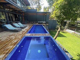 Casa Retiro With Pool and Garden
