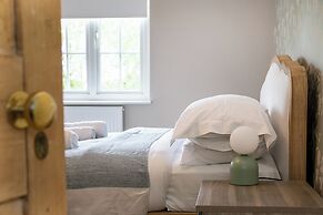 Lodge Farm - Stunning 3 BD with Garden