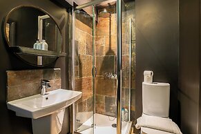 Lodge Farm - Stunning 3 BD with Garden