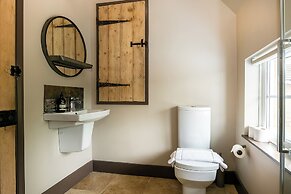 Lodge Farm - Stunning 3 BD with Garden