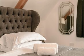 Lodge Farm - Stunning 3 BD with Garden