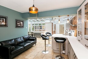 Lodge Farm - Stunning 3 BD with Garden