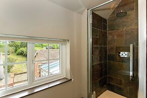 Lodge Farm - Stunning 3 BD with Garden