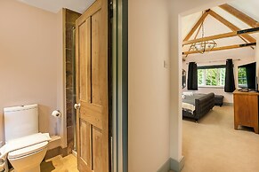 Lodge Farm - Stunning 3 BD with Garden