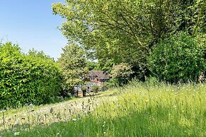 Lodge Farm - Stunning 3 BD with Garden