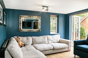 Lodge Farm - Stunning 3 BD with Garden