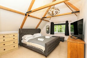 Lodge Farm - Stunning 3 BD with Garden