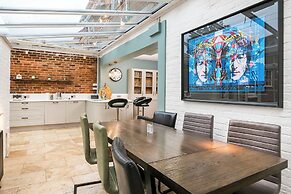 Lodge Farm - Stunning 3 BD with Garden