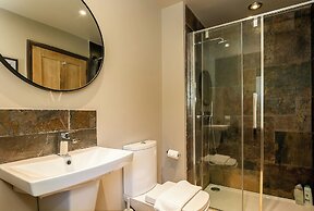 Lodge Farm - Stunning 3 BD with Garden