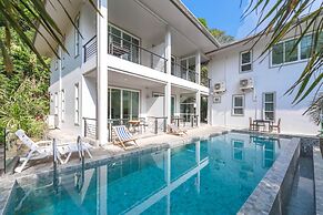 Calm and Spacious Studio View 1