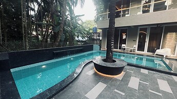 Waves By Jumbo Holidayz