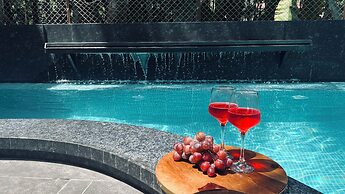 Waves By Jumbo Holidayz