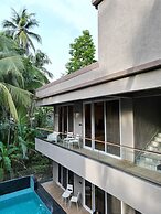 Waves By Jumbo Holidayz