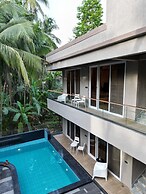 Waves By Jumbo Holidayz