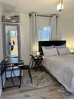 Charming Executive Studio, Solar Power, Wifi