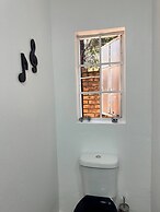 Charming Executive Studio, Solar Power, Wifi