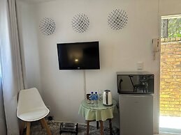 Charming Executive Studio, Solar Power, Wifi