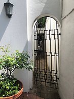 Charming Executive Studio, Solar Power, Wifi