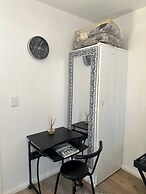 Charming Executive Studio, Solar Power, Wifi