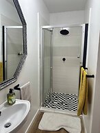 Charming Executive Studio, Solar Power, Wifi