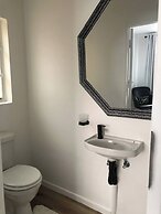 Charming Executive Studio, Solar Power, Wifi