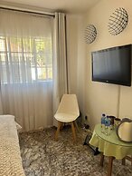 Charming Executive Studio, Solar Power, Wifi