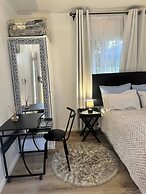 Charming Executive Studio, Solar Power, Wifi